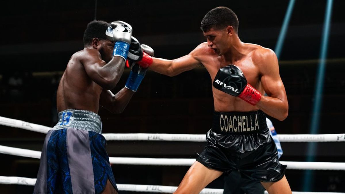 Sebastian Fundora lands a right hook on Erickson Lubin.  Fundora-Lubin was one of the most exciting fights of 2022 in Coachella, California on Apr 5, 2023, (Ryan Hafey/Premier Boxing Champions ) Sebastian Fundora lands a right hook on Erickson Lubin during their epic 2022 battle.  © Z News Inc.